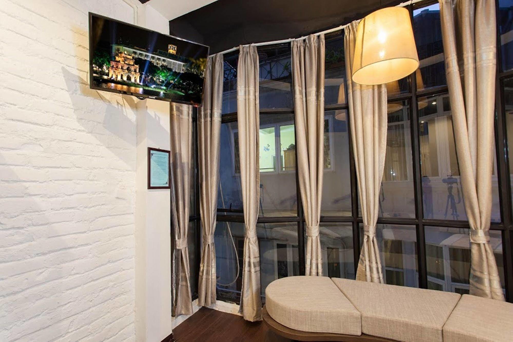 Luxury Backpakers Hotel Hanoi Esterno foto