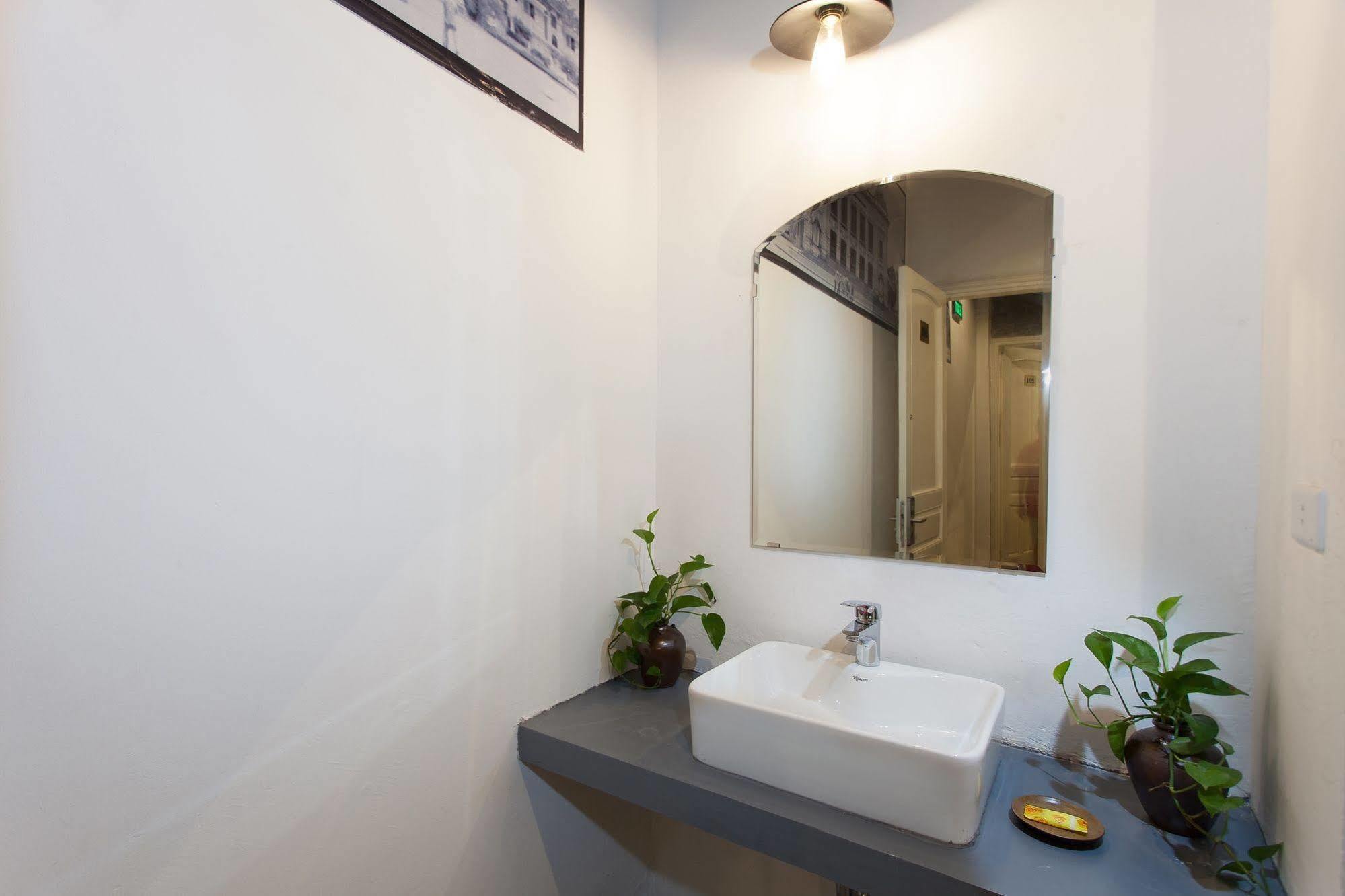 Luxury Backpakers Hotel Hanoi Esterno foto