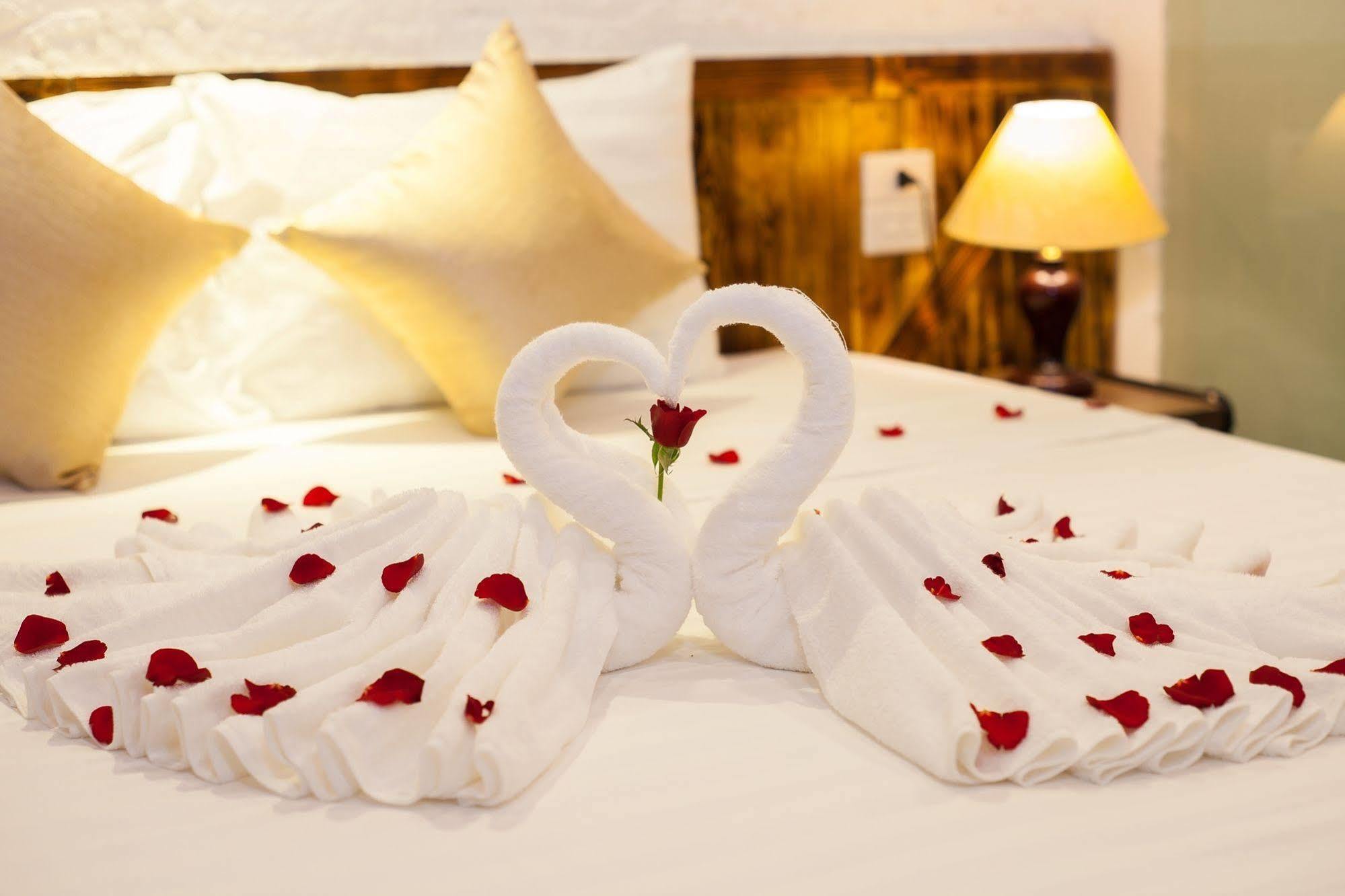Luxury Backpakers Hotel Hanoi Esterno foto