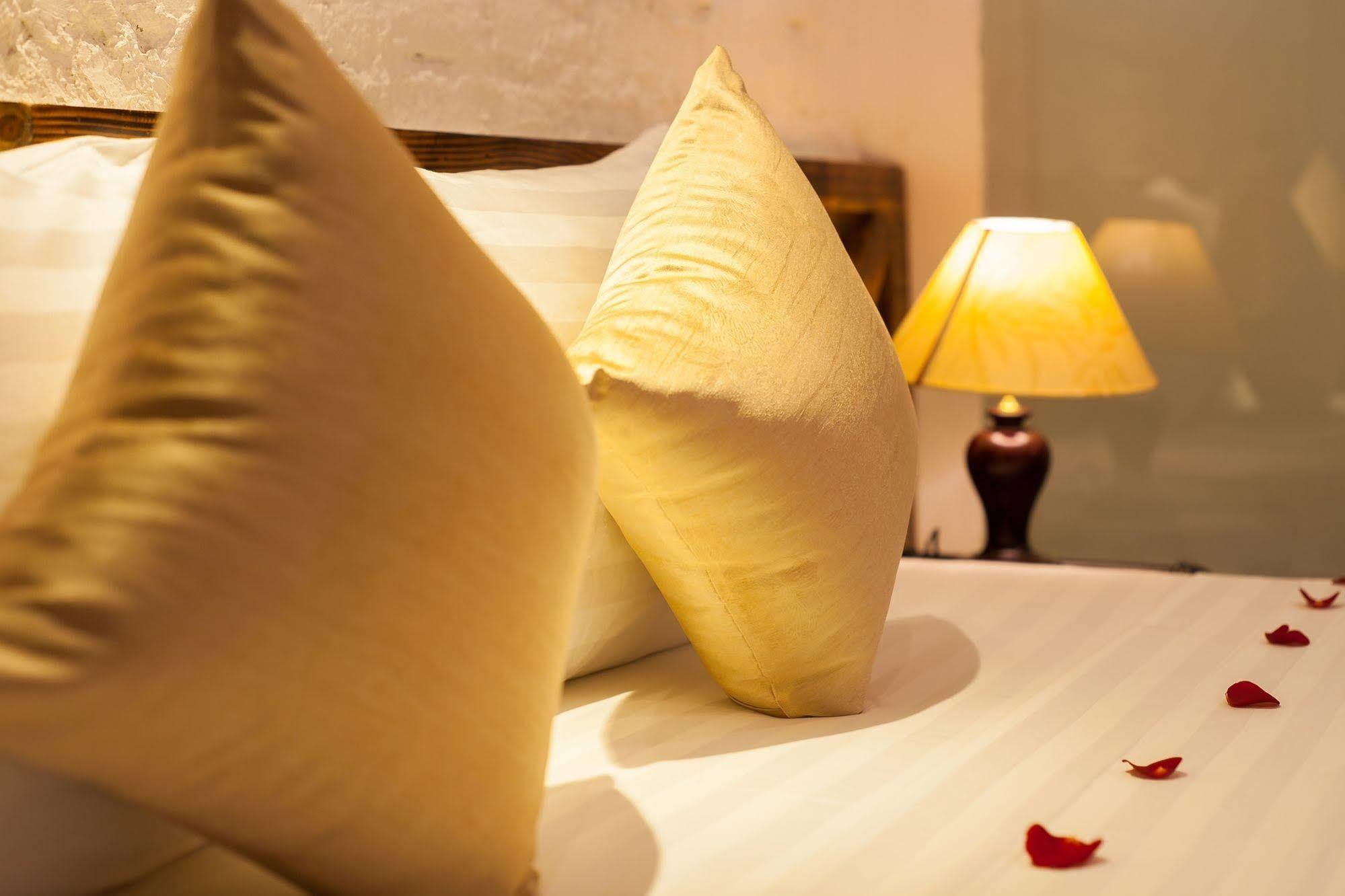 Luxury Backpakers Hotel Hanoi Esterno foto
