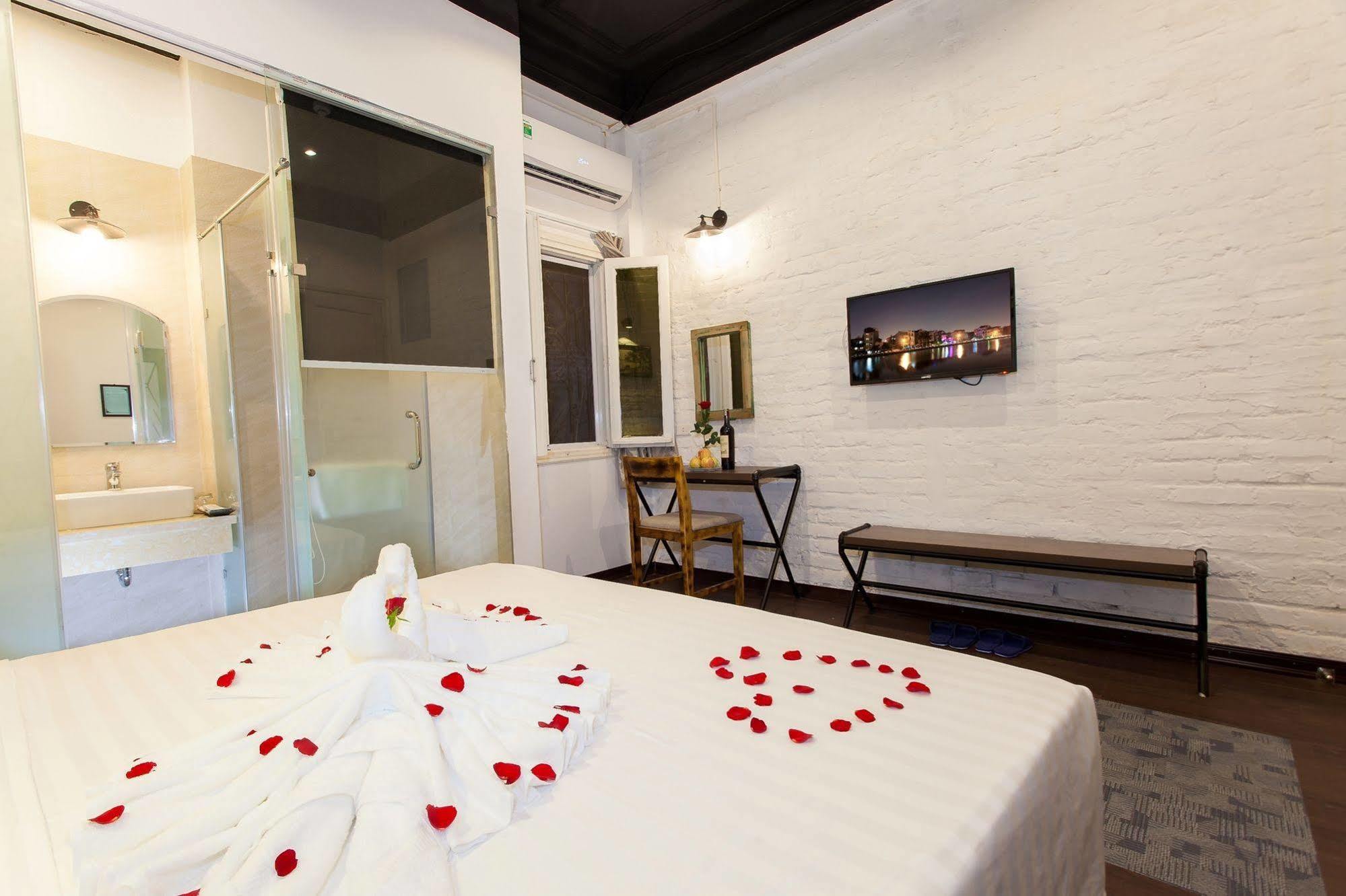 Luxury Backpakers Hotel Hanoi Esterno foto