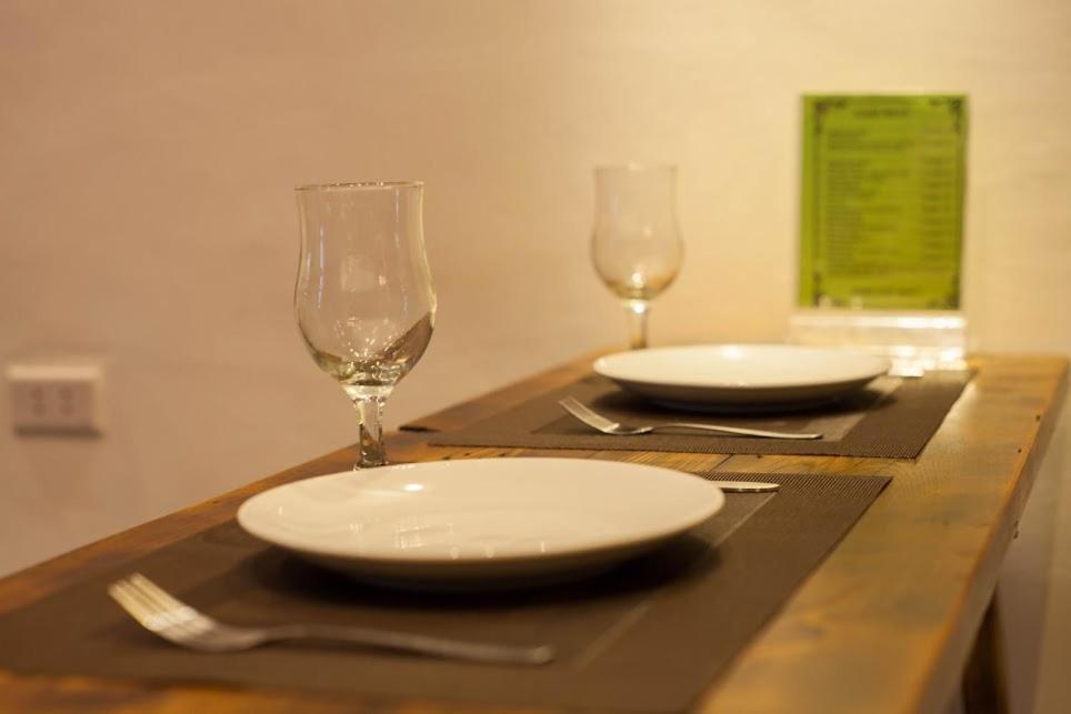 Luxury Backpakers Hotel Hanoi Esterno foto