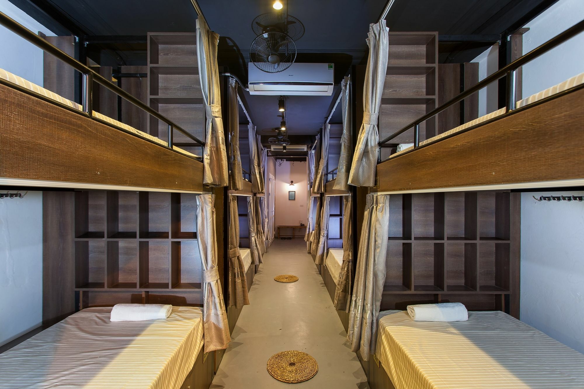Luxury Backpakers Hotel Hanoi Esterno foto
